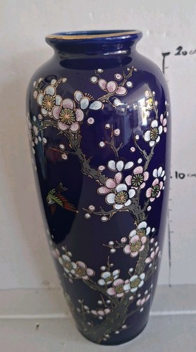 Japanese porcelain vase - porcelain, in