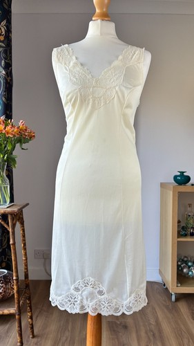 Ivory nylon vtg full slip - ivory,