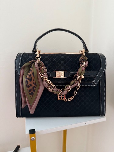 Fabulous river island - river, bag