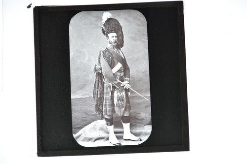 Scottish soldier kilt feather - kilt,
