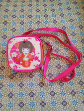 Pylones Paris over shoulder