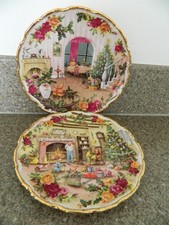 PAIR OF ROYAL ALBERT 'OLD COUNTRY ROSES' DECORATIVE CHRISTMAS PLATES - VGC