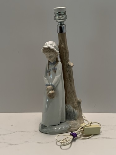 Nao lladro girl with basket - with,