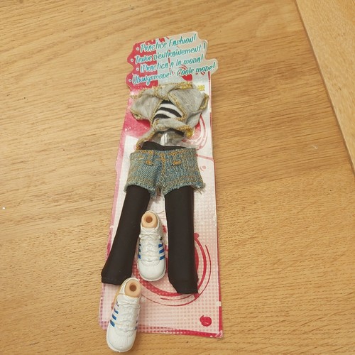 Bratz doll clothes bundle - doll,