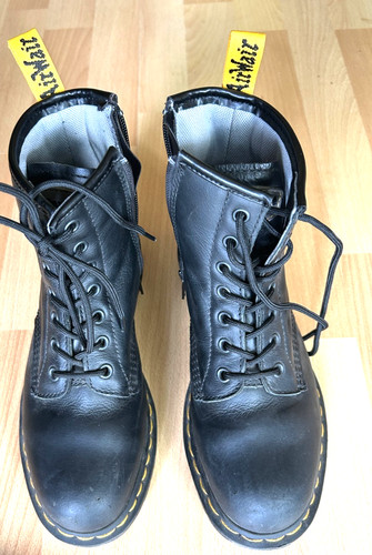 Women doc martins - steel, toed