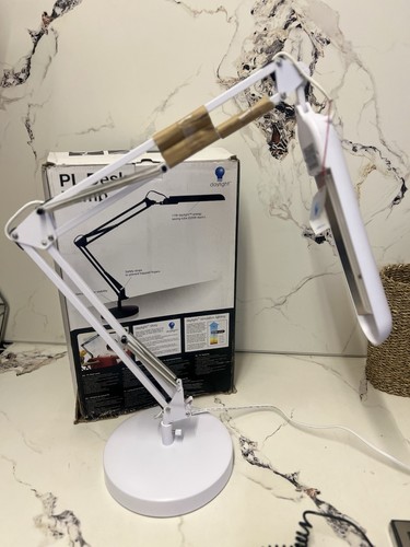 The daylight company desk - the,
