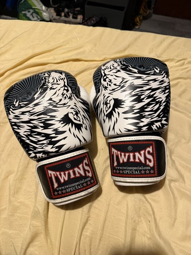 Twins special white wolf - twins,