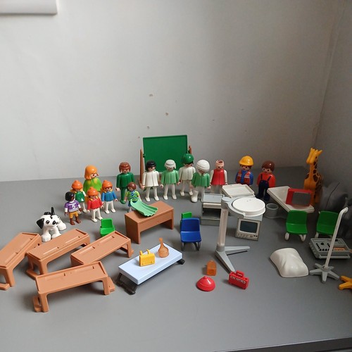 Playmobil bundle figures - of,
