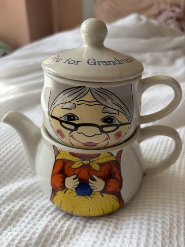 Teapot with cup stackable - with,