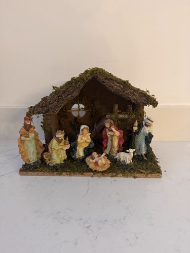 Vintage nativity set with moss - nativity,