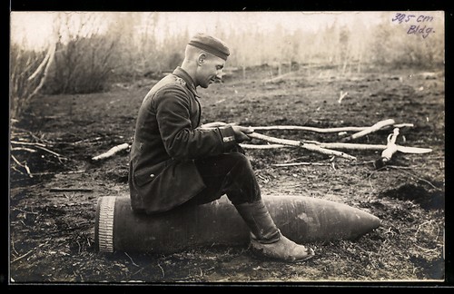 Photo soldier sitting - soldier,