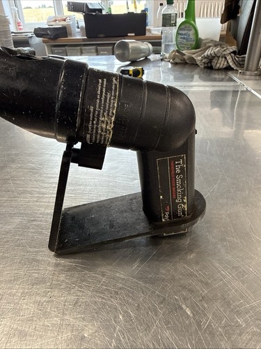 The smoking gun handheld food - gun,