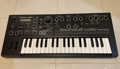 Roland synthesizer - jd-xi,