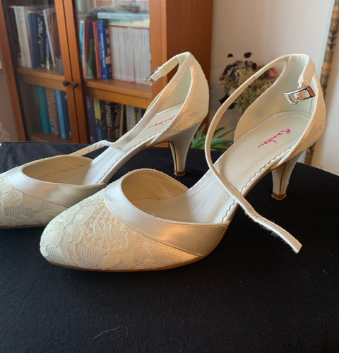 Satin and lace wedding - , dance