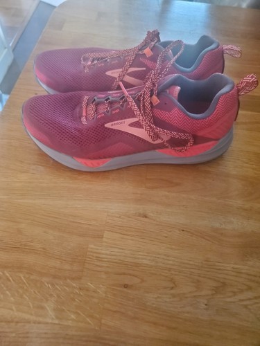 Pink women brooks cascadia - women's,