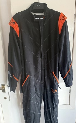 Turn one size race - race, suit