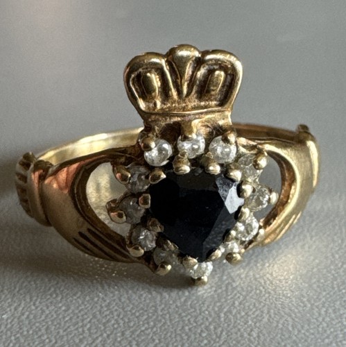 9ct yellow gold - 375, sapphire
