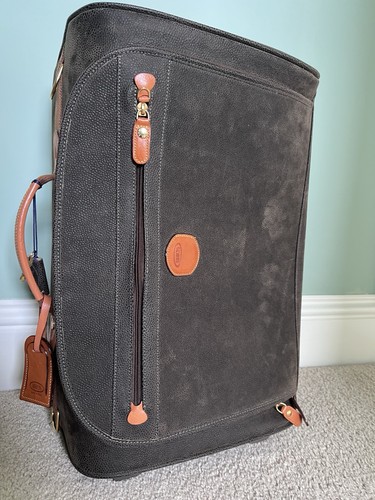 Bnwt brics life wheeled - brics,