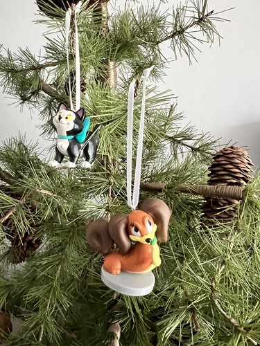 Disney figaro and fifi hanging - figaro,