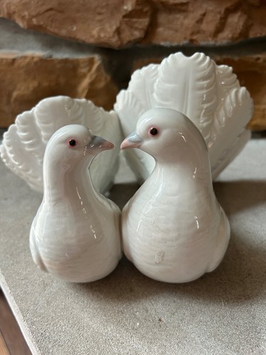 Lladro kissing doves love - doves,