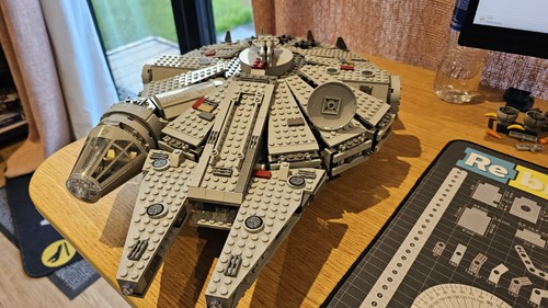 Lego millenium falcon - lego,