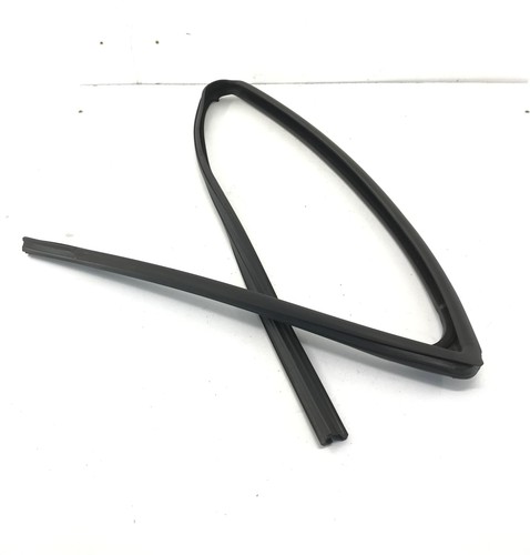 Front left glass seal peugeot - front,