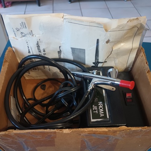 Airbrush and compressor