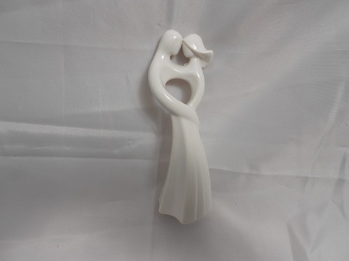 Circle love figurine - circle,