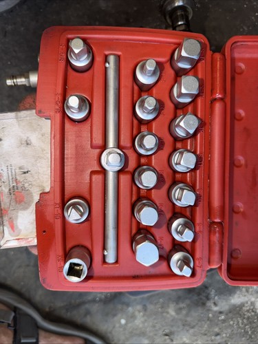 18pc oil sump drain plug - sump,