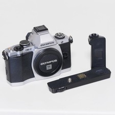 Olympus OM-D E-M5 Silver Body Mirrorless Digital Camera w/Flash