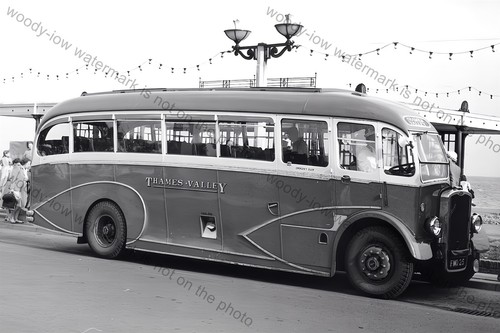 Ab0284 thames valley coach - valley,