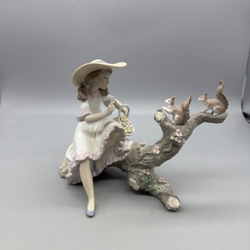 Lladro porcelain figurine girl - figurine,