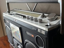 Hitachi TRK-8080 Radio