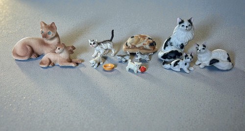 Realistic cat figures playful - cat,