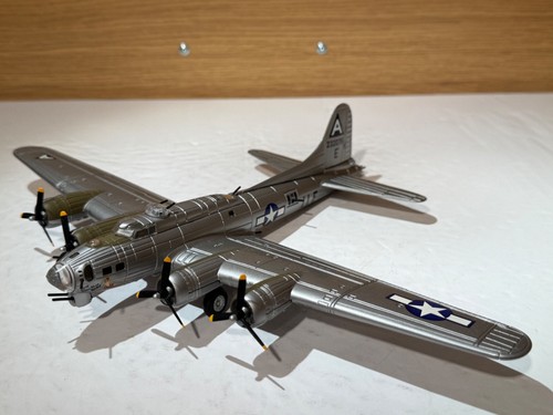 Franklin mint b17g - 1:96, flying