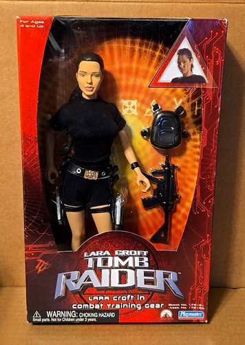 Tomb raider lara croft combat - tomb,