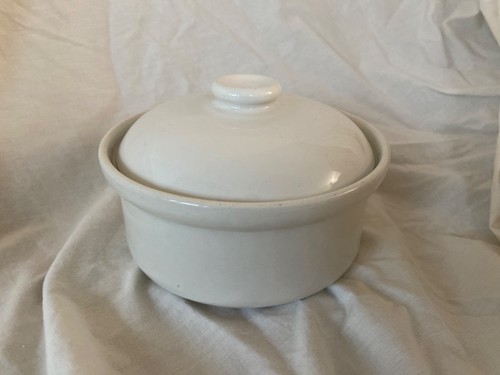 Small vintage casserole dish - small,