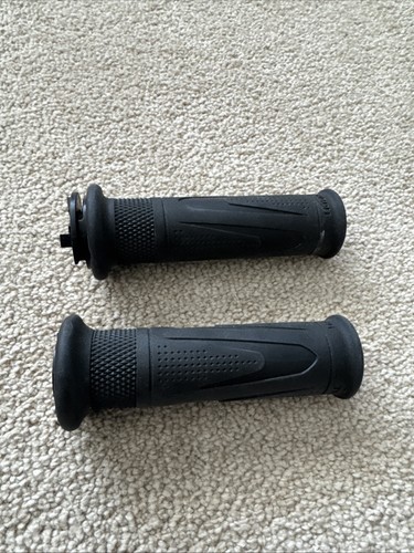 Triumph handle bar grips - handle,