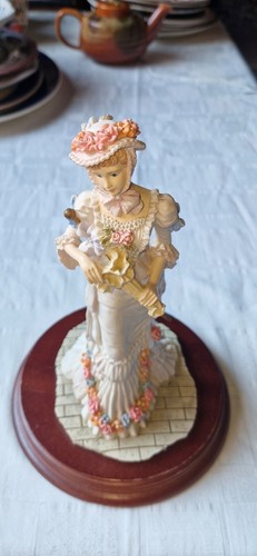 Leonardo lady figurines - leonardo,
