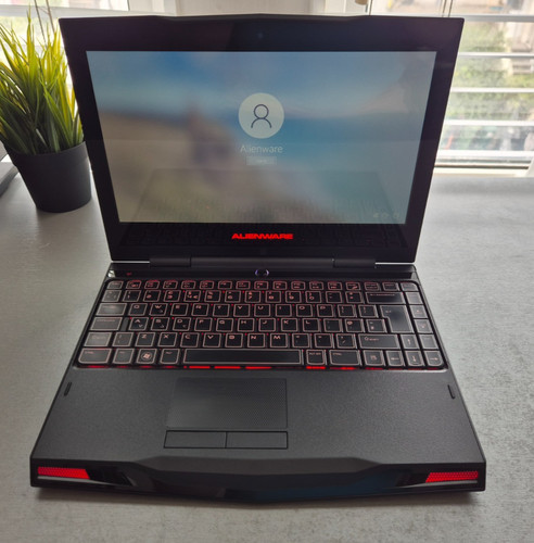 Alienware m11x 520um - -,