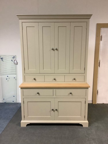 Large dresser with fold - with, bi-fold