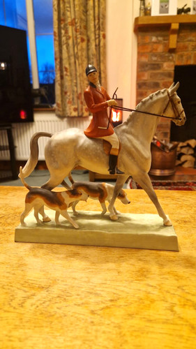 Royal worcester hunts man - ,