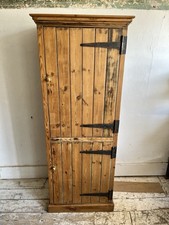 A Tall Narrow 2 Door Victorian