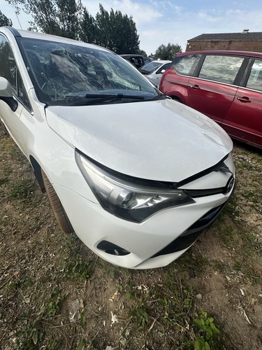 Toyota avensis front - toyota,