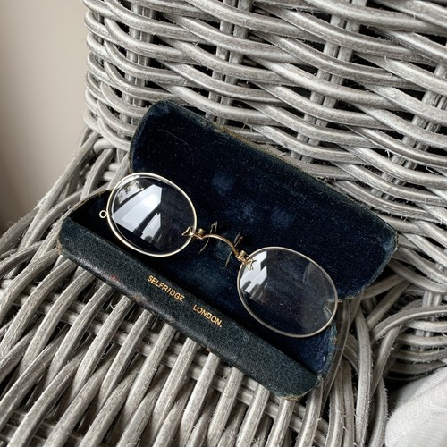 Antique gold rimmed victorian - antique, gold-rimmed