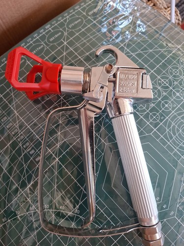 Red airless paint spray - airless, gun