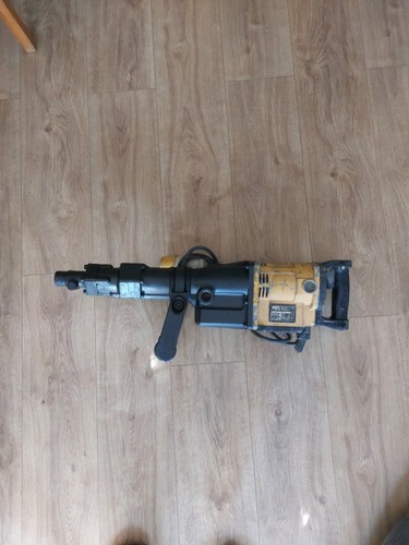 Kango 900 110v - , breaker.