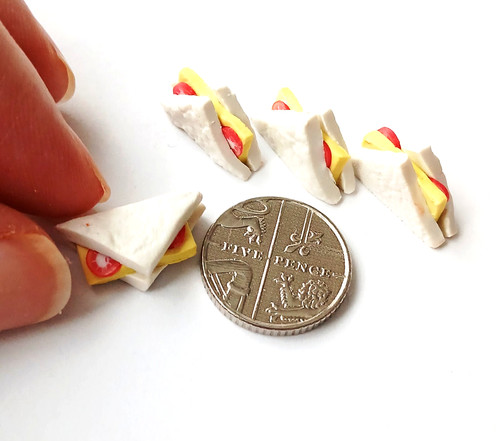 Dolls house miniature 4 - *,