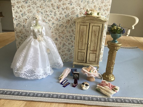 Dolls house scale - dolls,
