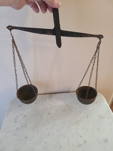 Scale cast iron hanging - scale,